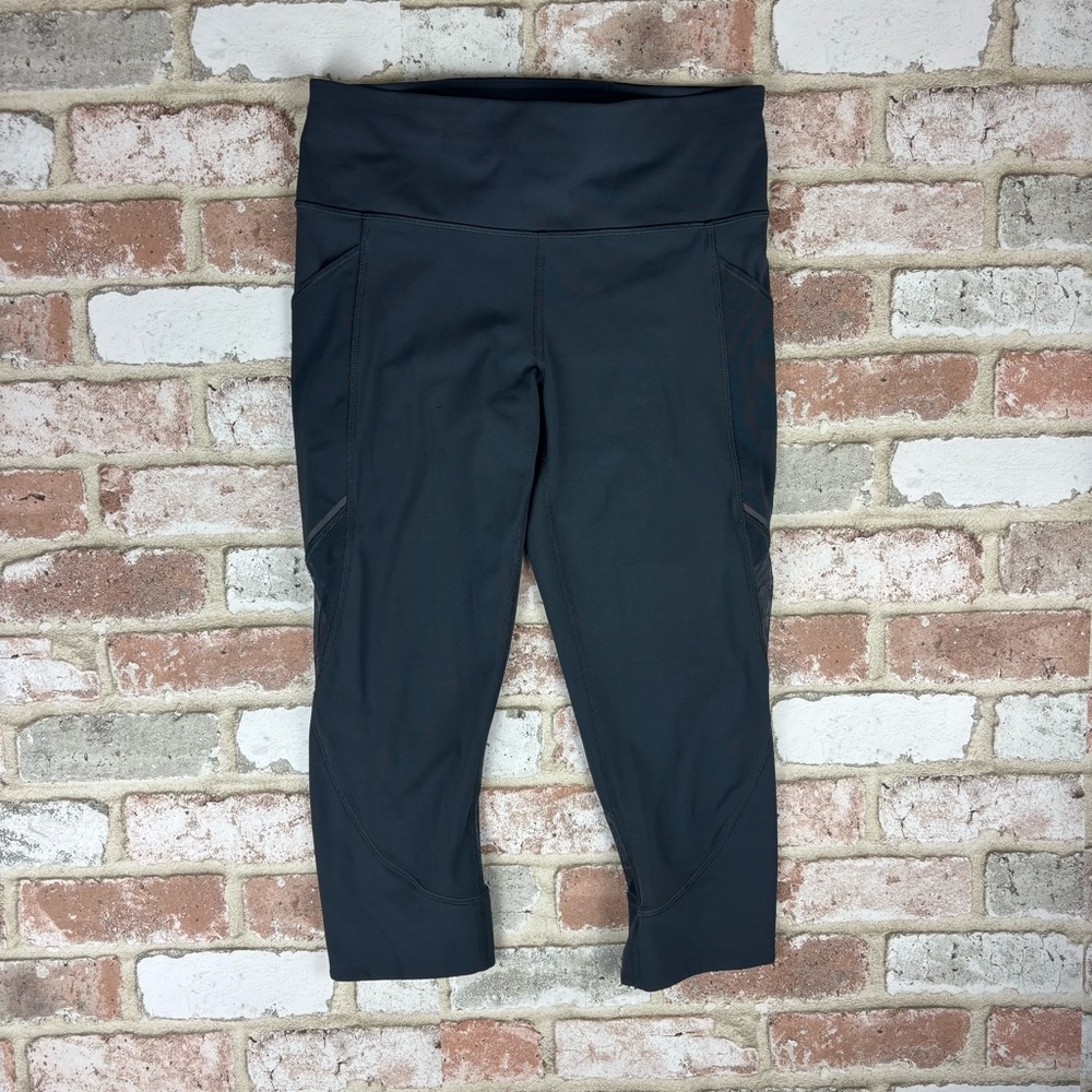 Lululemon | Size 6 Gray Capri length leggings | Mesh